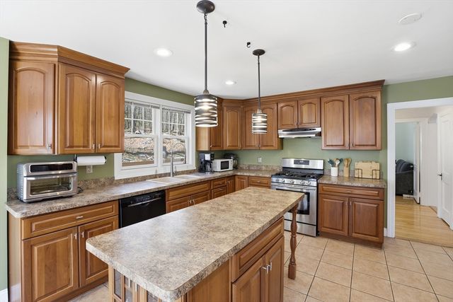145 Boylston Cir, Shrewsbury, MA 01545