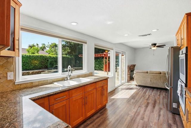 8932 Shady Vista Ct, Elk Grove, CA 95624