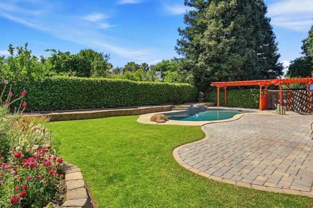 8932 Shady Vista Ct, Elk Grove, CA 95624