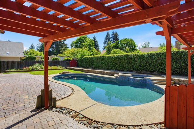 8932 Shady Vista Ct, Elk Grove, CA 95624