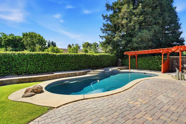 8932 Shady Vista Ct, Elk Grove, CA 95624