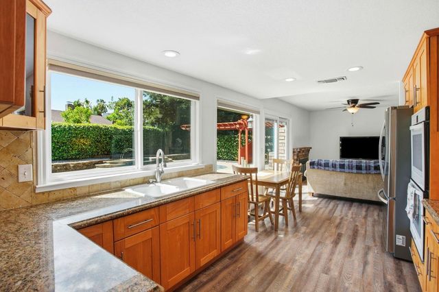 8932 Shady Vista Ct, Elk Grove, CA 95624