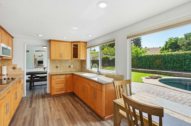 8932 Shady Vista Ct, Elk Grove, CA 95624