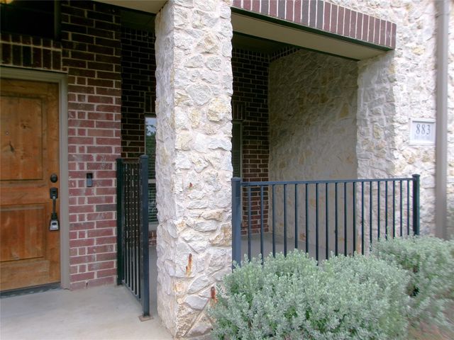 883 Birds Fort Trail, Arlington, TX 76005