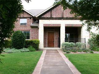 883 Birds Fort Trail, Arlington, TX 76005
