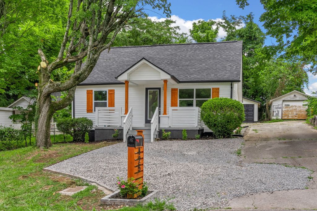425 Shelby St, Clarksville, TN 37042
