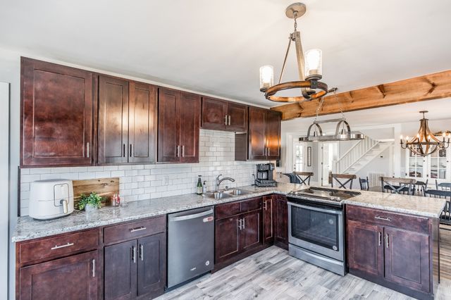 2999 Oak Grove Church Rd, Bethpage, TN 37022