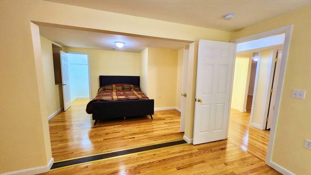 717 Middlesex St, Lowell, MA 01851