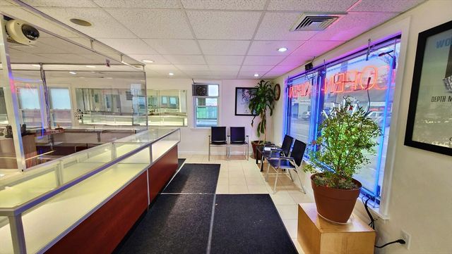 717 Middlesex St, Lowell, MA 01851