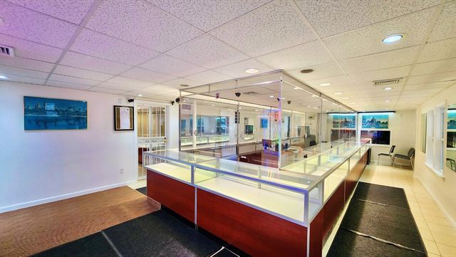 717 Middlesex St, Lowell, MA 01851