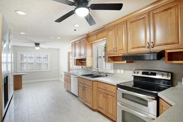 2486 SW Waikiki Street, Port St Lucie, FL 34953