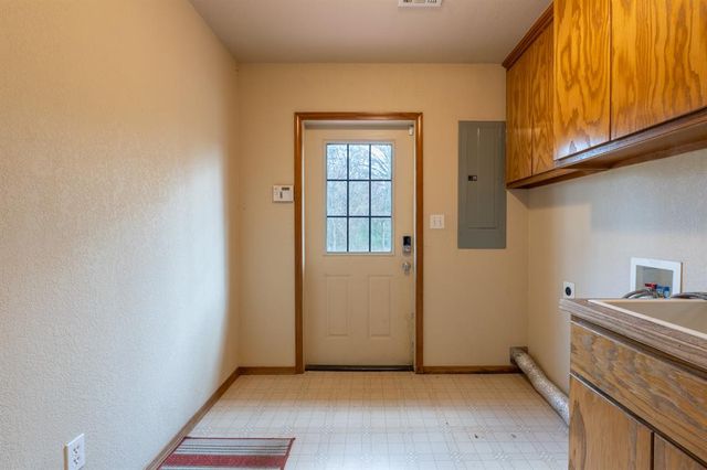 20471 Coker Road, Tecumseh, OK 74873