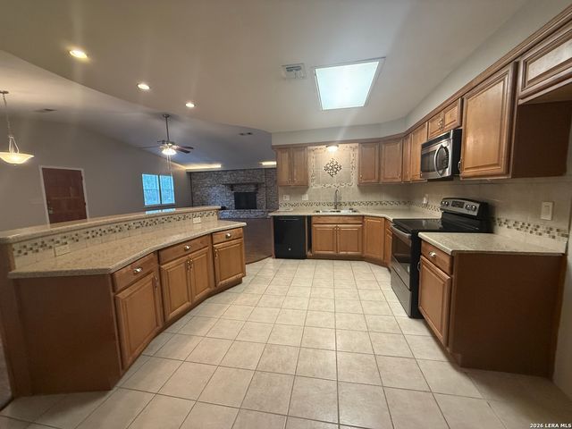 717 Lookout, Canyon Lake, TX 78133