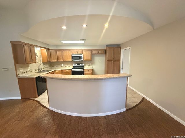 717 Lookout, Canyon Lake, TX 78133