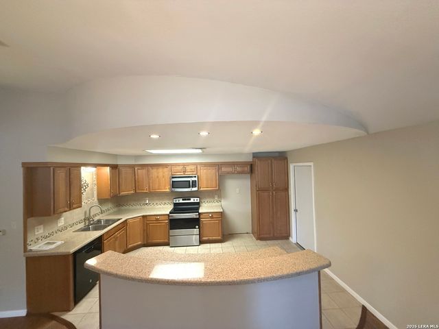 717 Lookout, Canyon Lake, TX 78133