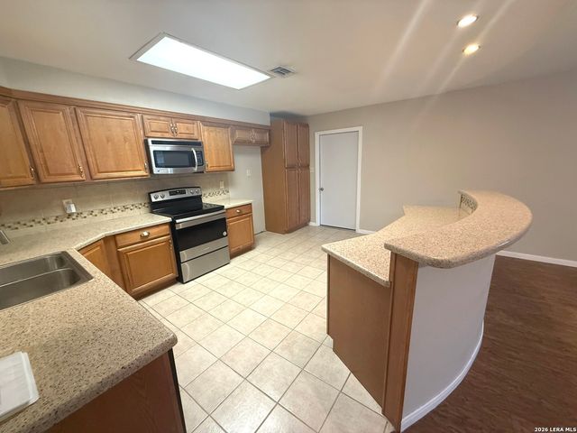 717 Lookout, Canyon Lake, TX 78133