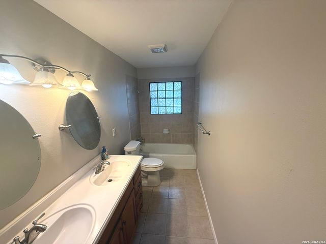 717 Lookout, Canyon Lake, TX 78133