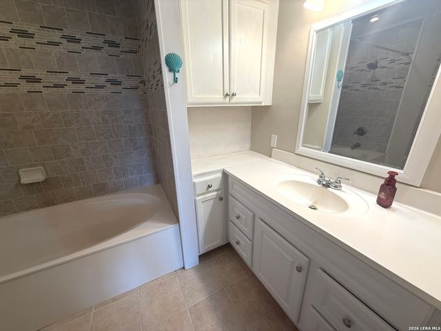 717 Lookout, Canyon Lake, TX 78133