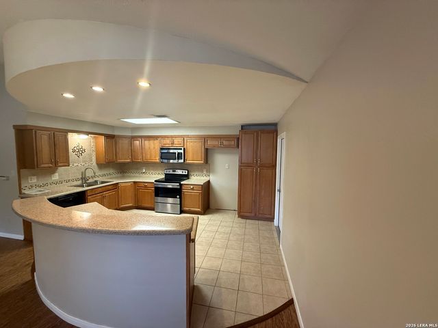 717 Lookout, Canyon Lake, TX 78133