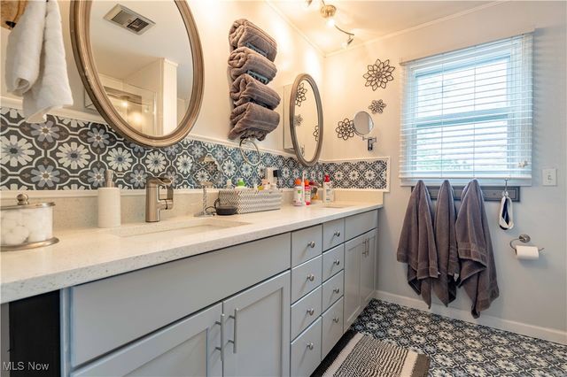 134 Mayflower Drive, Youngstown, OH 44512