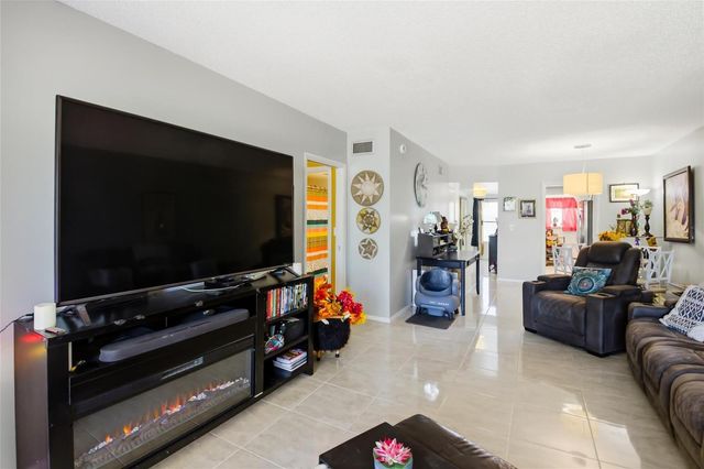 2300 NW 22nd Avenue 112, Delray Beach, FL 33445