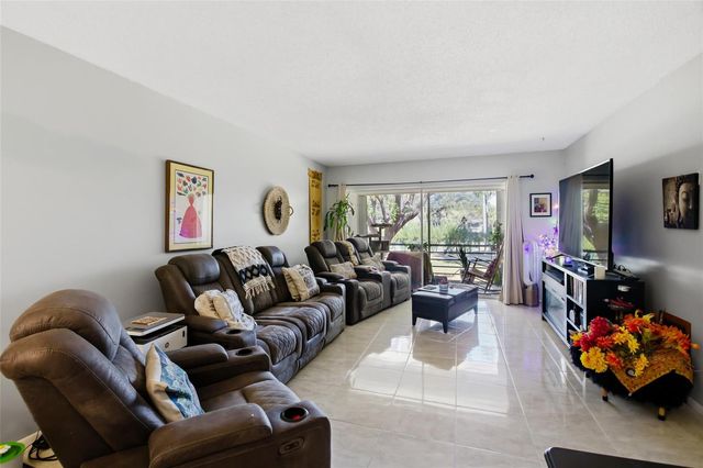 2300 NW 22nd Avenue 112, Delray Beach, FL 33445
