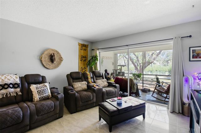 2300 NW 22nd Avenue 112, Delray Beach, FL 33445