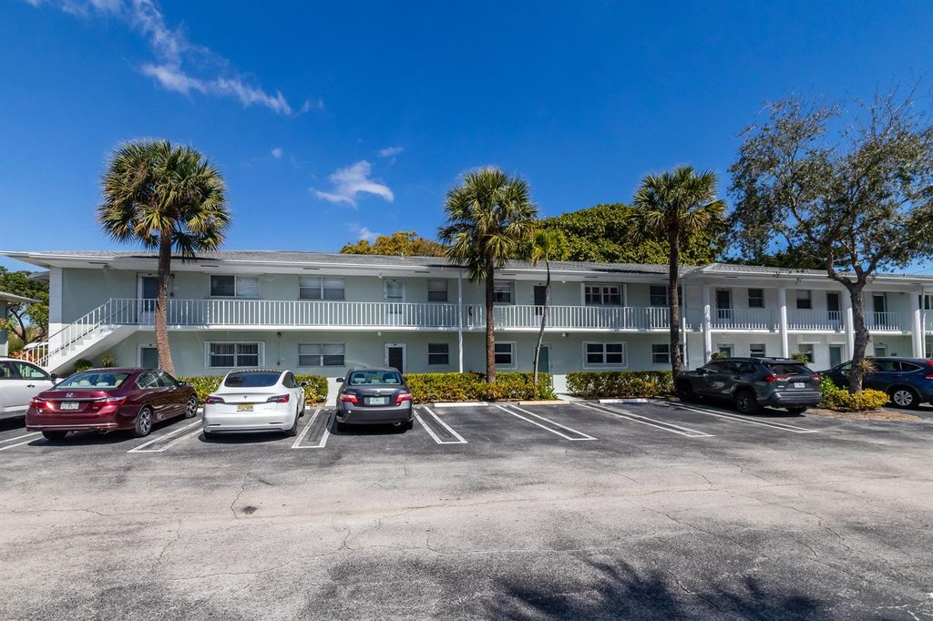 2300 NW 22nd Avenue 112, Delray Beach, FL 33445