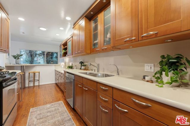 944 17th Street 6, Santa Monica, CA 90403