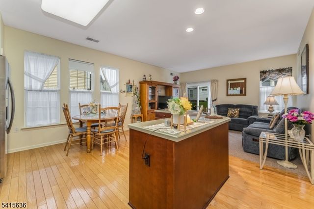 95 Kensington Cir, White Twp., NJ 07823