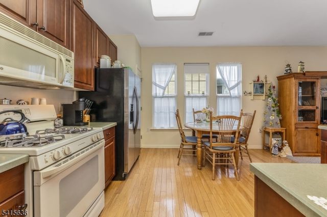 95 Kensington Cir, White Twp., NJ 07823