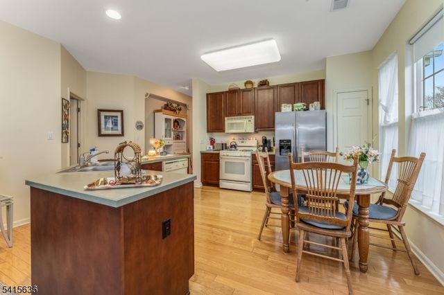 95 Kensington Cir, White Twp., NJ 07823