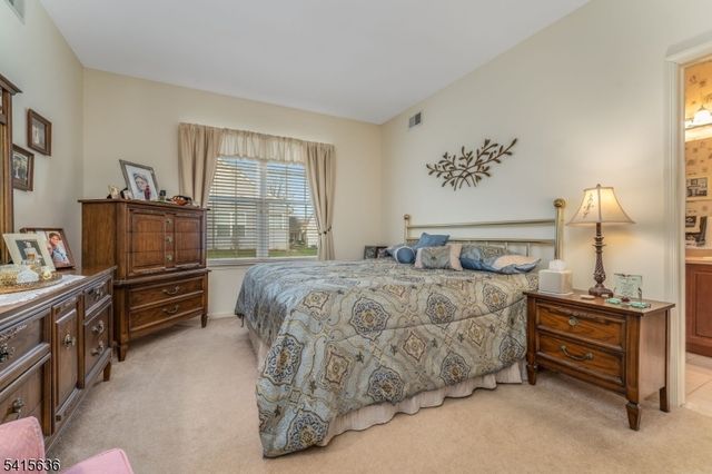 95 Kensington Cir, White Twp., NJ 07823