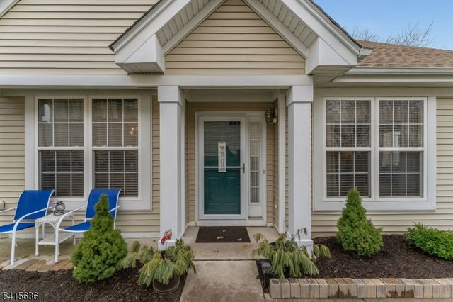 95 Kensington Cir, White Twp., NJ 07823