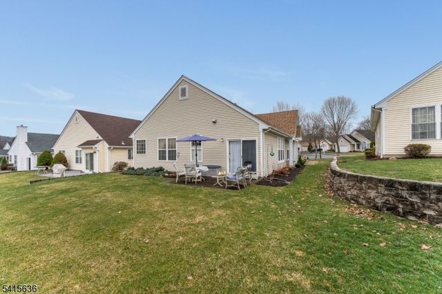 95 Kensington Cir, White Twp., NJ 07823