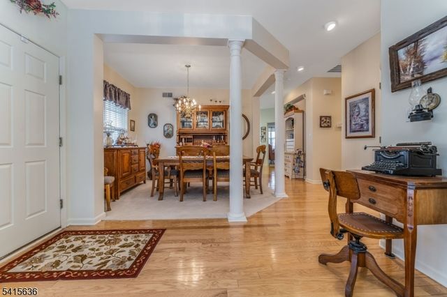 95 Kensington Cir, White Twp., NJ 07823