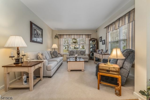 95 Kensington Cir, White Twp., NJ 07823