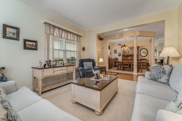 95 Kensington Cir, White Twp., NJ 07823