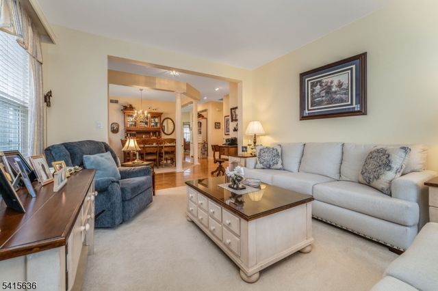 95 Kensington Cir, White Twp., NJ 07823