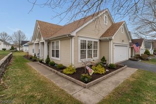 95 Kensington Cir, White Twp., NJ 07823