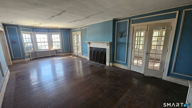 21 Bloomfield Avenue, Hartford, CT 06105