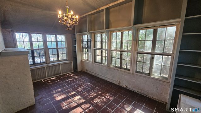 21 Bloomfield Avenue, Hartford, CT 06105