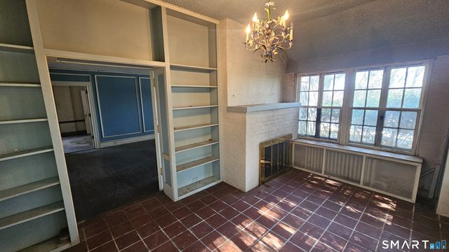 21 Bloomfield Avenue, Hartford, CT 06105