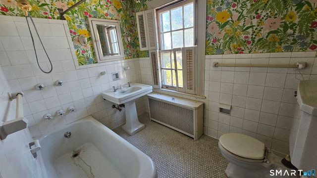 21 Bloomfield Avenue, Hartford, CT 06105