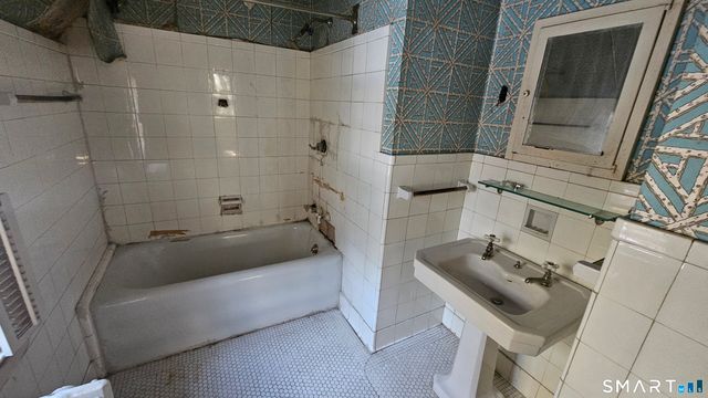 21 Bloomfield Avenue, Hartford, CT 06105