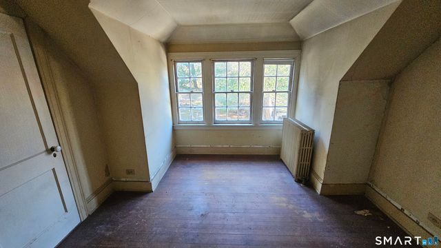 21 Bloomfield Avenue, Hartford, CT 06105