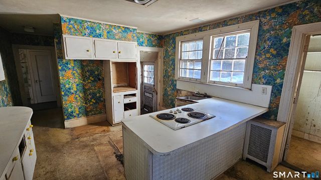 21 Bloomfield Avenue, Hartford, CT 06105