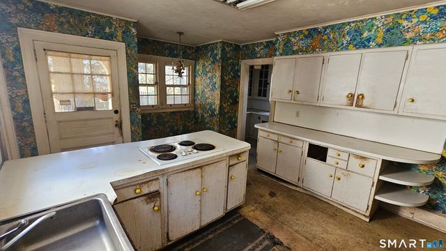 21 Bloomfield Avenue, Hartford, CT 06105