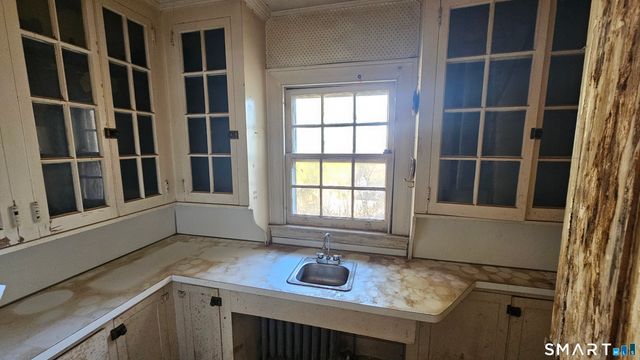 21 Bloomfield Avenue, Hartford, CT 06105