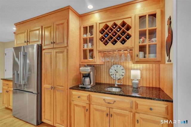 11 Dunne Wood Court, Farmington, CT 06085